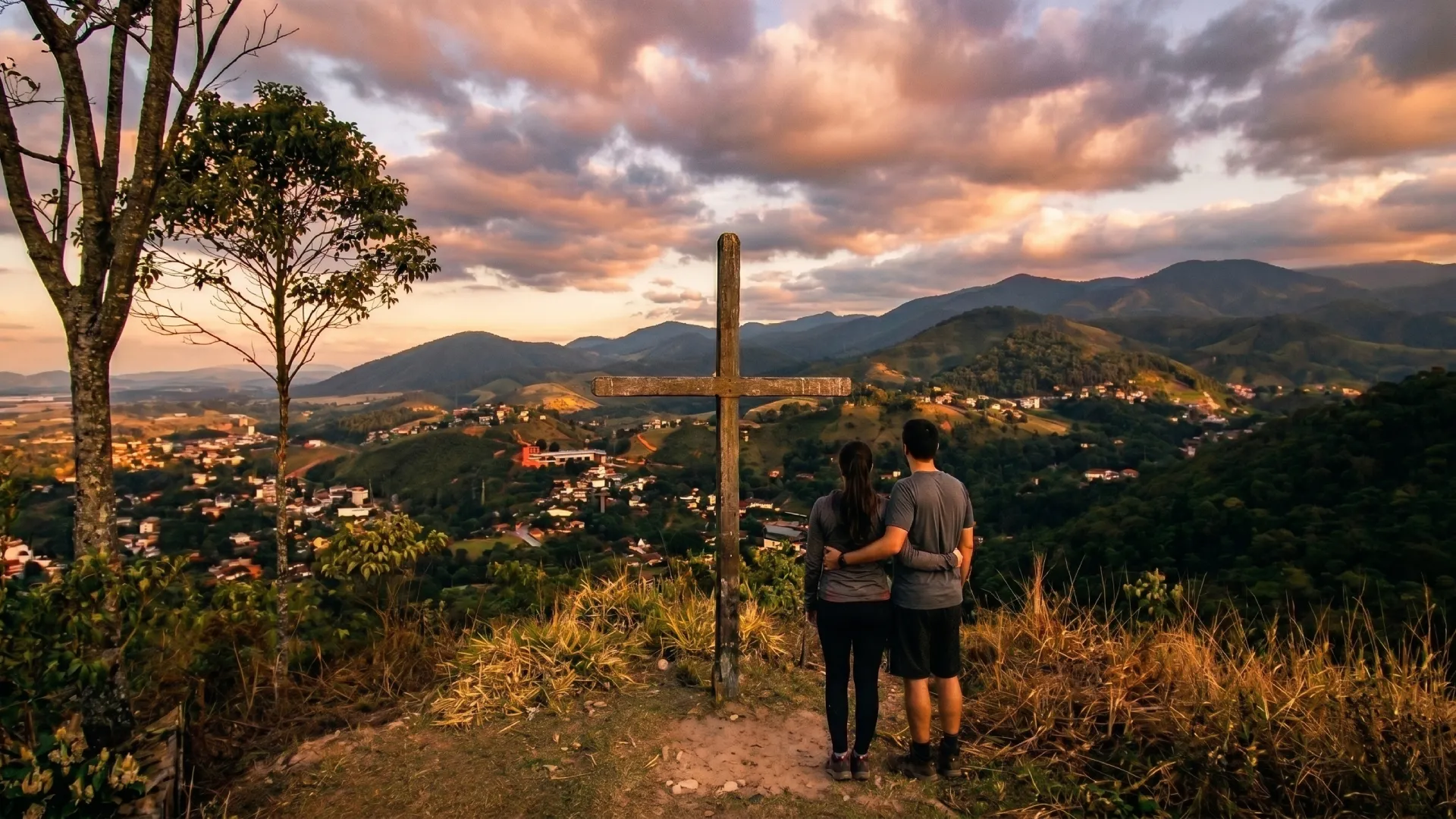 Trilhas em Penedo: do Pico do Penedinho à Serrinha do Alambari
